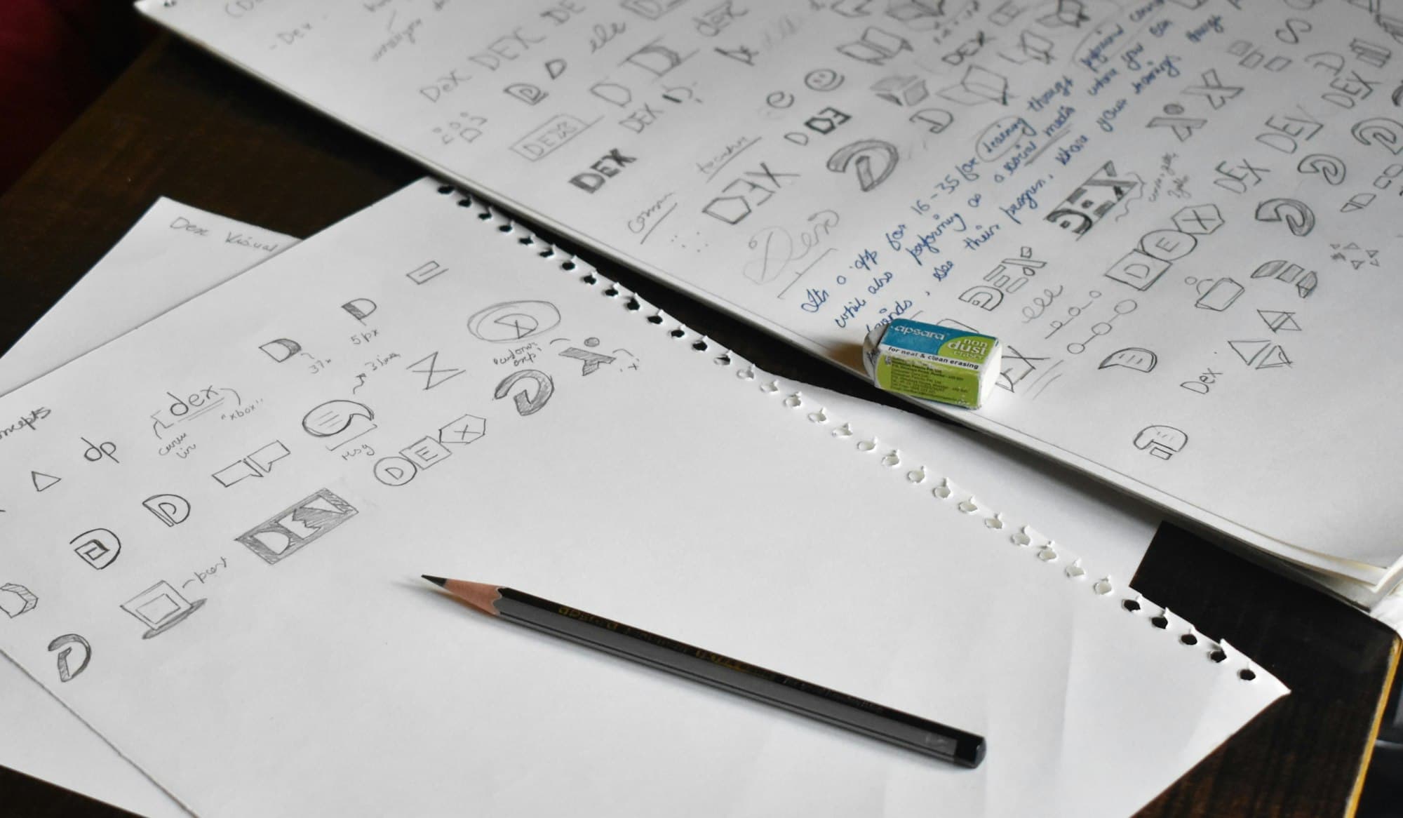 Recherches de logo — direction artistique